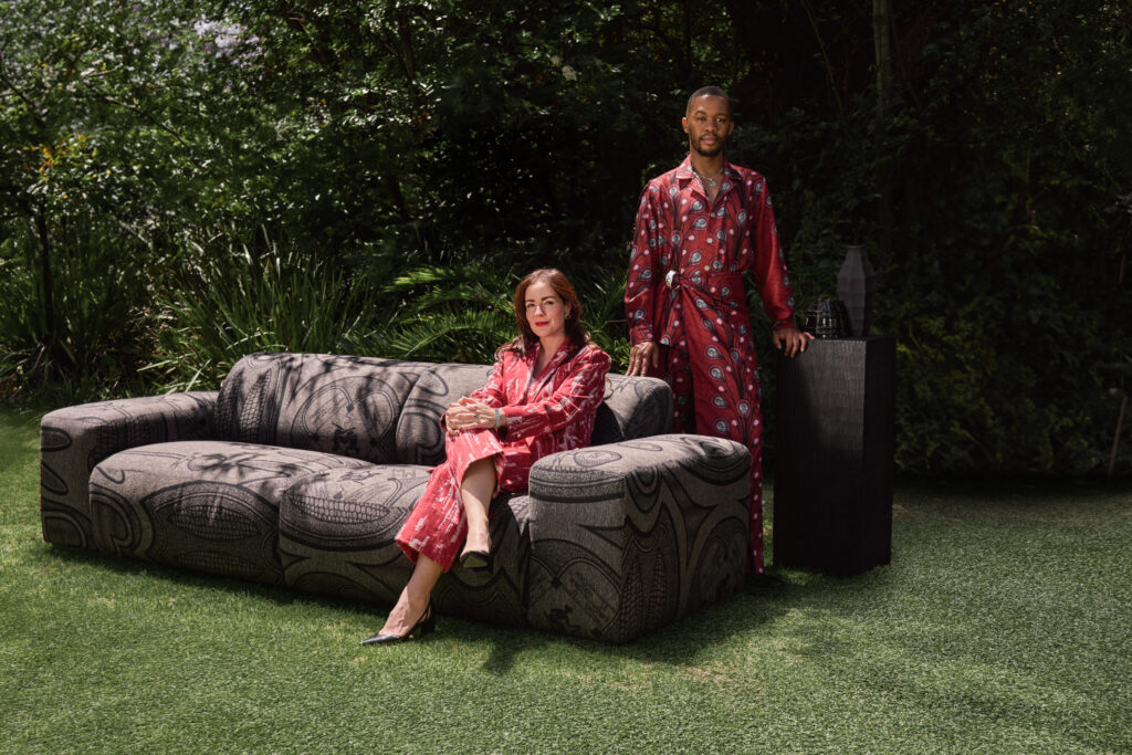 Weylandtsxthebe ￼thebe & Anna With Sofa & Bag 075