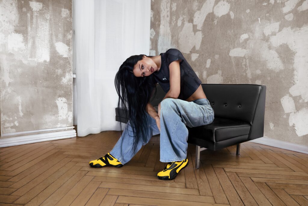 Puma mostro amelia gray pele yellow 3