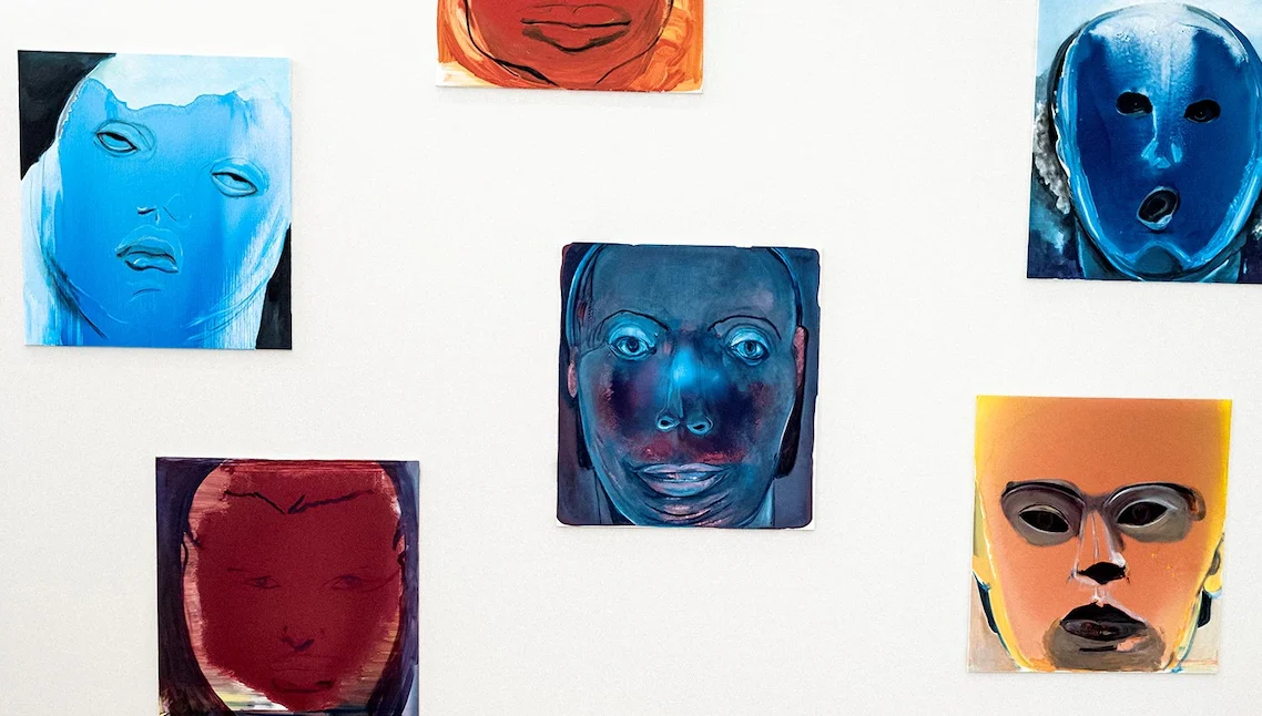 Het werk liaisons van marlene dumas in het louvre