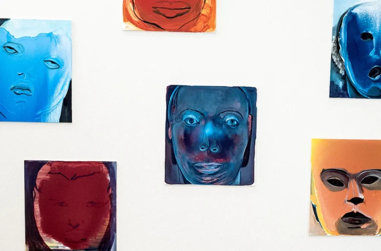 Het werk liaisons van marlene dumas in het louvre