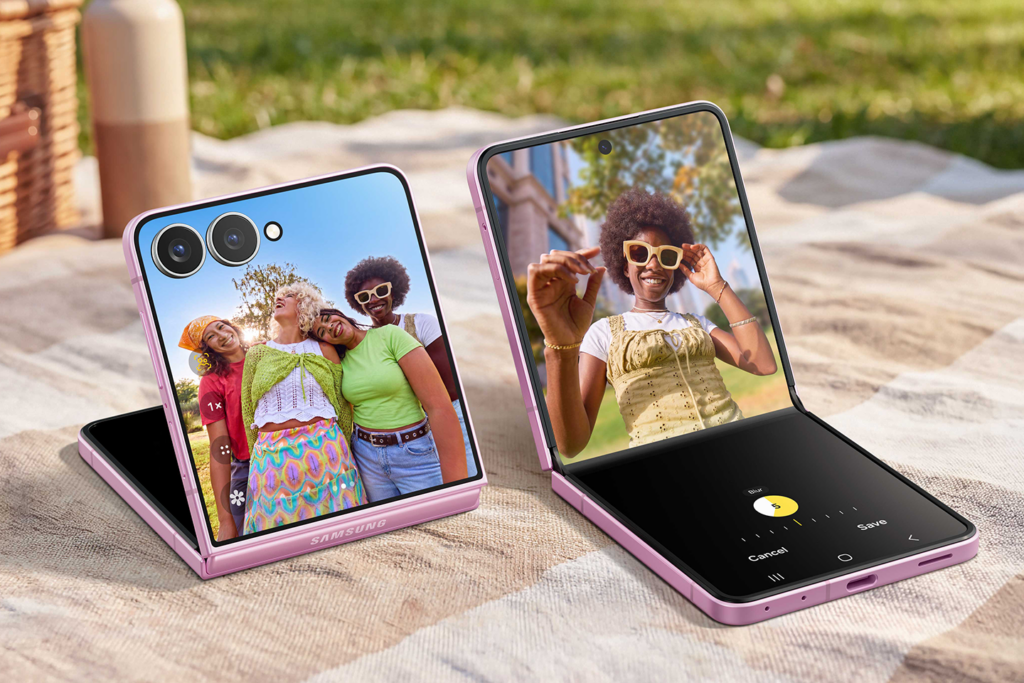 12 Samsung Galaxy Z Flip8 Camera FlexCam