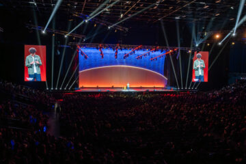 SavannaServesSouthAfrica sNationalTeamofComedyatSunBetArena,Pretoria2